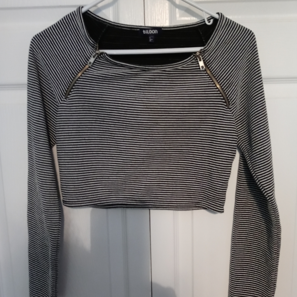 Tilden size small black and White half shirt - Picture 2 of 4
